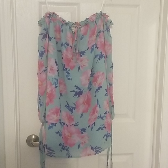 Floral off shoulder with sleeves - Picture 1 of 4